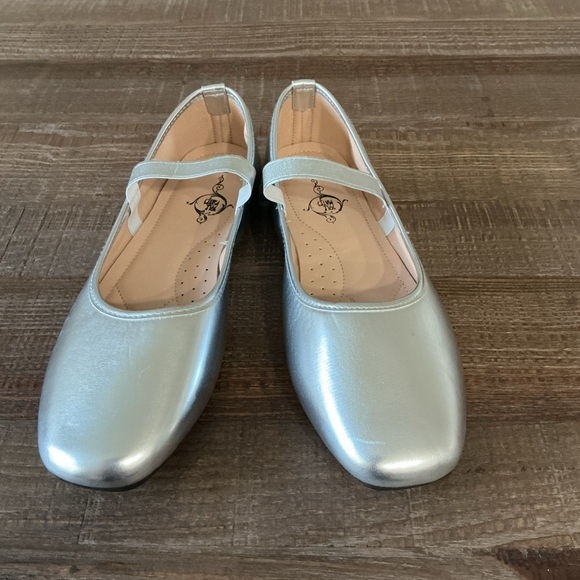 Sole Mates Shoes - Sole Mates Silver Mary Jane Flats